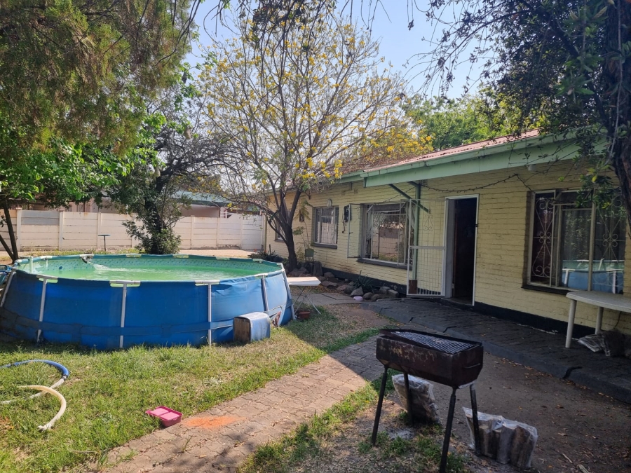 4 Bedroom Property for Sale in Oos Einde North West